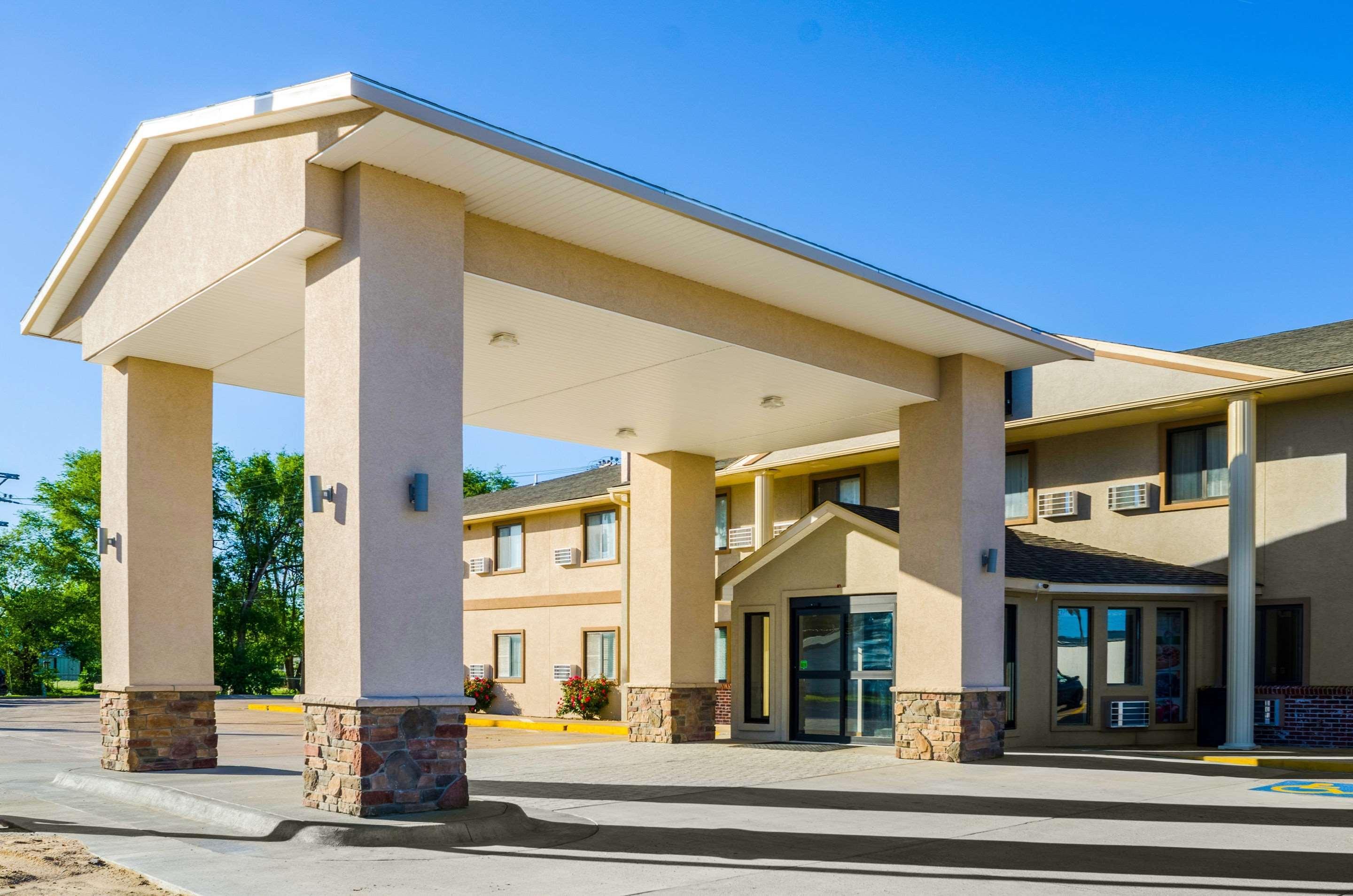 Quality Inn Great Bend Екстериор снимка